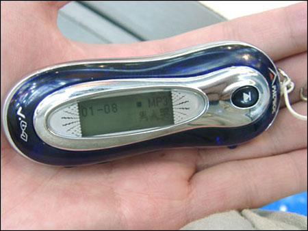 爱国者月光宝盒系列mp3降价,最高幅度达700[图]