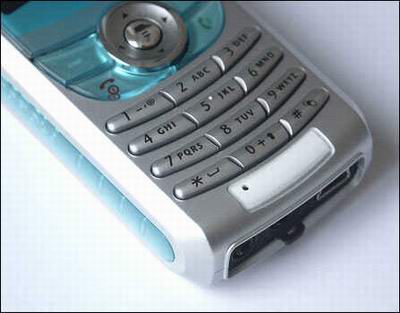 典型的简约风格 摩托罗拉新款拍照手机c550